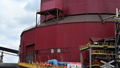 ​Żużel spadł na samochody. Poważna awaria w hucie ArcelorMittal