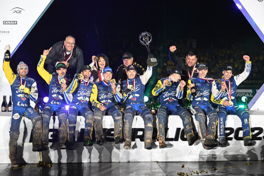 Żużlowcy Pres Grupy Deweloperskiej Toruń na podium /Wojtek Jargiło /PAP