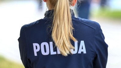 Związała się z zatrzymanym. Policjantka ma być wydalona ze służby