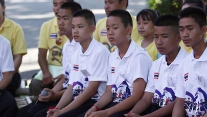 Związani i uśpieni lekami. Prawda o akcji ratunkowej w jaskini w Tajlandii