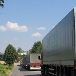 Związek transportowców ostrzega: Zagrożonych 100 tys. miejsc pracy zawodowych kierowców 