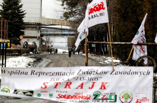 Związki JSW: na razie bez złagodzenia akcji protestacyjno-strajkowej /Andrzej Grygiel /PAP