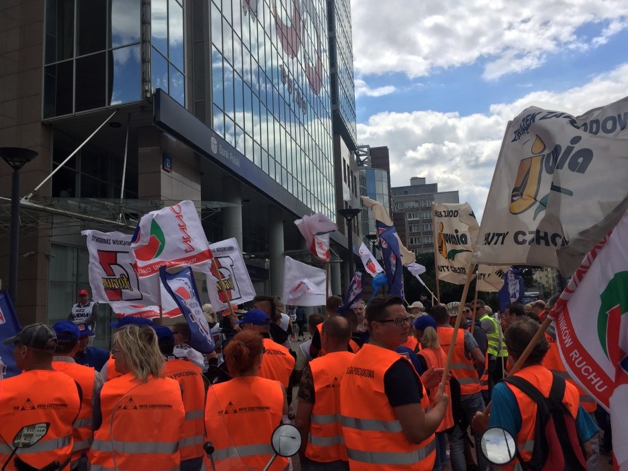 Związkowcy chcą ratunku dla swojego zakładu, który jest winny bankowi pieniądze /Jakub Rutka /RMF FM