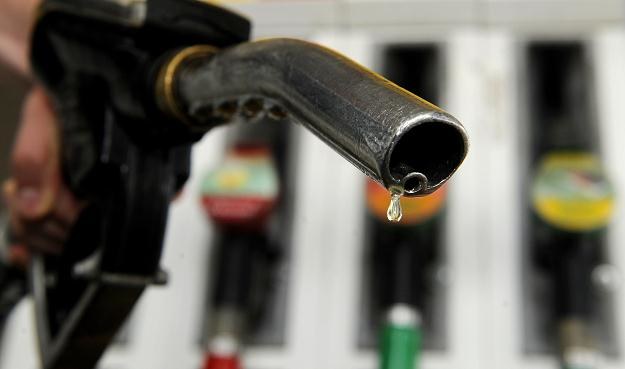 Związkowcy ocenili, że ceny paliw osiągnęły poziom "krytyczny" /AFP