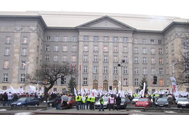 Związkowcy protestowali w Katowicach, "Wzywamy rząd do podjęcia rozmów" 