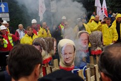 Związkowcy protestują przed Sejmem