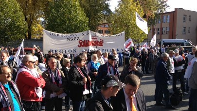 Związkowcy w obronie bezpłatnych przejazdów dla emerytowanych pracowników kolei