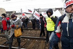 Związkowcy wyszli na tory w pobliżu Katowic 