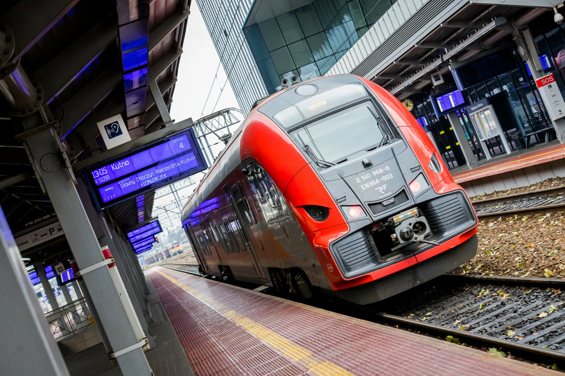 Związkowcy z Polregio dopuszczają możliwość, że pociągi tej spółki staną ze względu na strajk ostrzegawczy. Spółka odpowiada: szansa na to jest niewielka /Polska Press /East News
