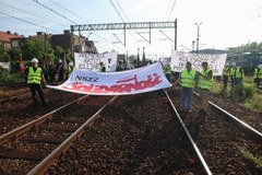 Związkowcy zablokowali tory. Protestują przeciw zwolnieniom w PKP Cargo