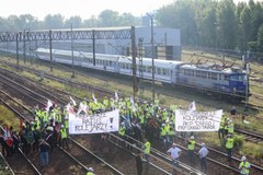 Związkowcy zablokowali tory. Protestują przeciw zwolnieniom w PKP Cargo