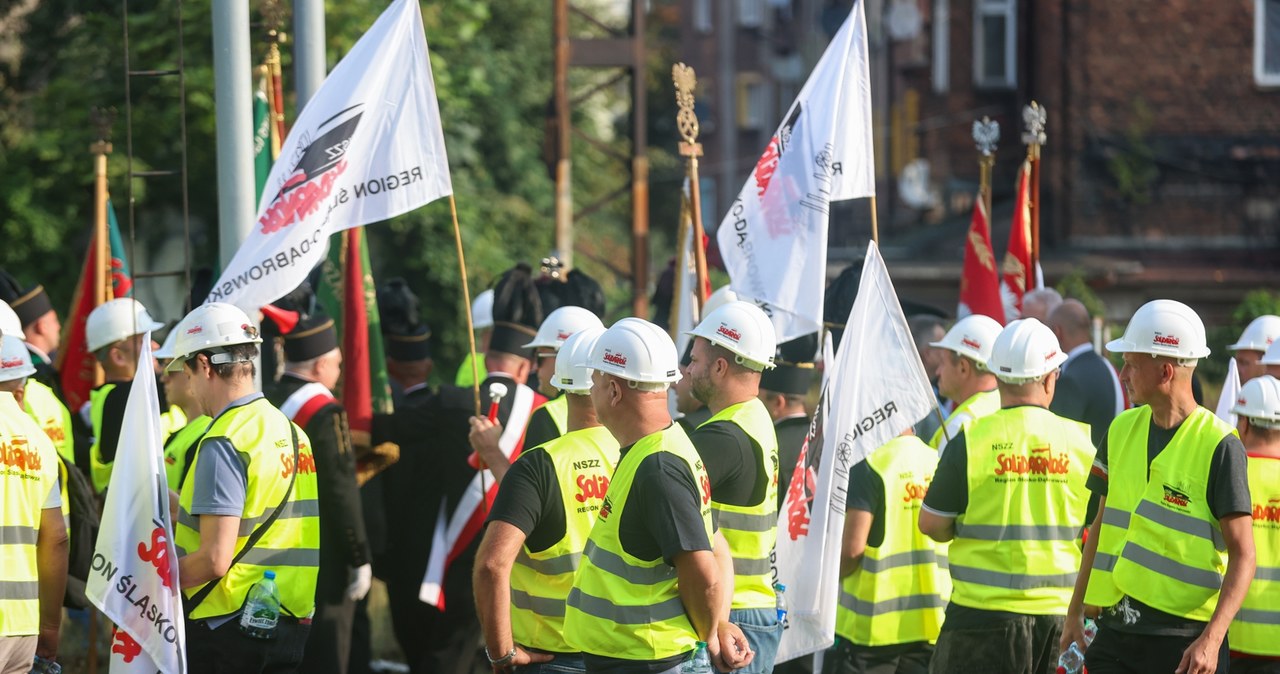 Związkowcy zablokowali tory. Protestują przeciw zwolnieniom w PKP Cargo