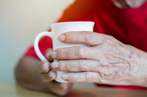 Zwiększa ryzyko dny moczanowej i zaostrza jej przebieg. Wyrzuć z diety