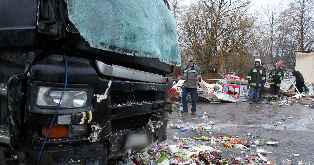 Zwiększenie bezpieczeństwa drogowego to żadna filozofia. Wystarczy budować autostrady, drogi ekspresowe i obwodnice /PAP