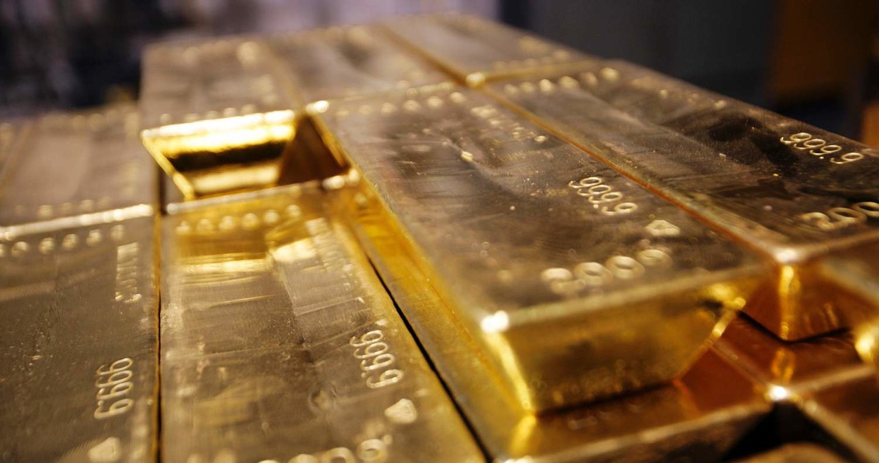 Zwiększenie podaży pieniądza może napędzać wzrost cen złota /AFP