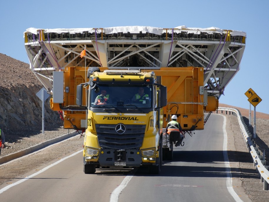 Zwierciadło Teleskopu Głównego VLT zwożone do wymiany powłoki odbijającej /Fot. Grzegorz Jasiński /RMF FM