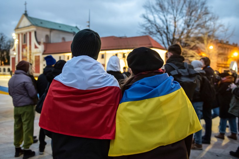 Zwłaszcza teraz, gdy Rosja próbuje odebrać Ukrainie niepodległość powinniśmy ją  podkreślać - także używając odpowiednich przyimków /Wojtek Jargiło /PAP