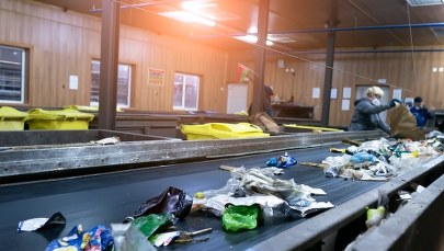 Zwłoki w sortowni. Prokuratura wszczęła śledztwo ws. zabójstwa