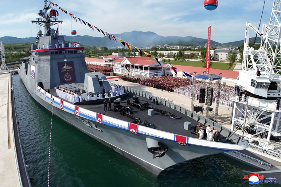 Zwodowany niszczyciel /KCNA /PAP/EPA