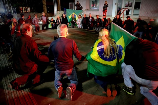 Zwolennicy Bolsonaro modlili się o zdrowie swojego kandydata /Fernando Bizerra Jr./EFE /PAP/EPA
