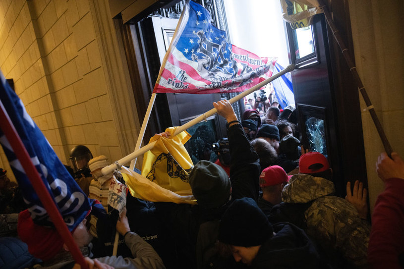 Zwolennicy Donalda Trumpa wdarli się do Kapitolu /Win McNamee /Getty Images