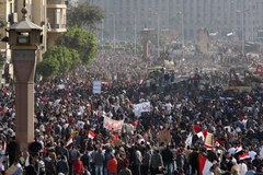Zwolennicy i przeciwnicy Mubaraka starli się w Kairze