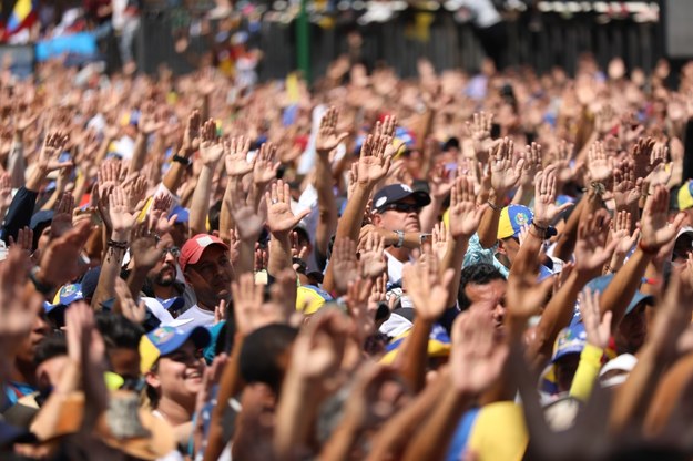 Zwolennicy Juana Guaido w Caracas /Miguel Gutierrez /PAP/EPA