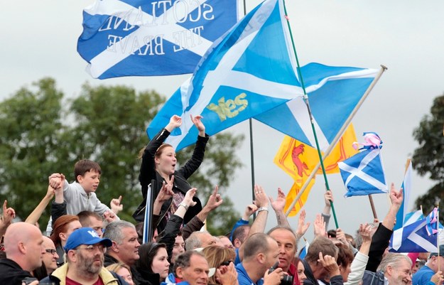Zwolennicy niepodległości Szkocji na wiecu w Edynburgu we wrześniu 2014 /GRAHAM STUART /PAP/EPA
