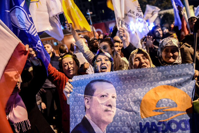 Zwolennicy partii Sprawiedliwości i Rozwoju prezydenta Recepa Tayyipa Erdogana /AFP