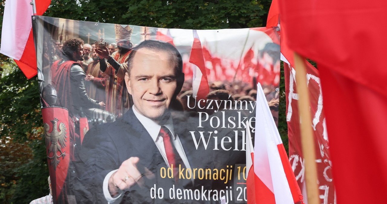 Zwolennicy prezydenta Nawrockiego gromadzą się przed Sejmem