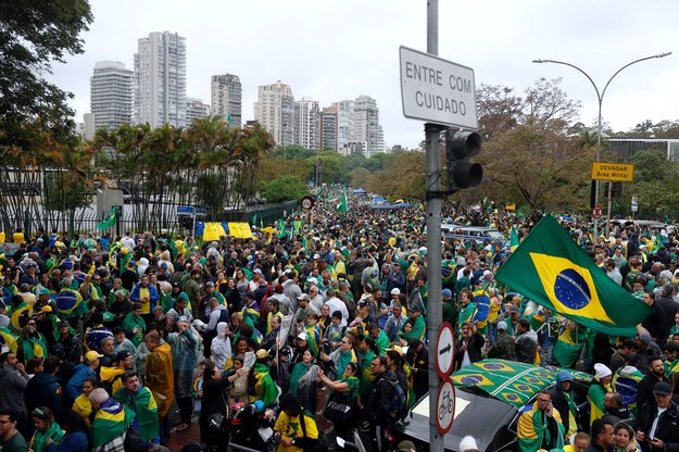 Zwolennicy ustępującego prezydenta Brazylii Jaira Bolsonaro protestują przeciwko wynikom wyborów /FERNANDO BIZERRA /PAP