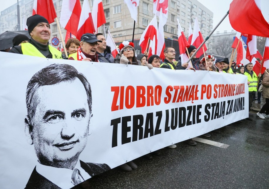 Zwolennicy Zbigniewa Ziobry podczas Marszu Niepodległości w Warszawie. /Paweł Wodzyński /East News