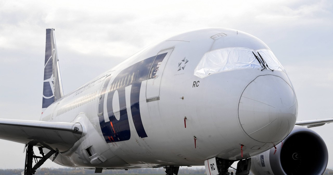 Zwolnienia w PLL LOT. Związkowcy oburzeni sposobem ich przeprowadzania