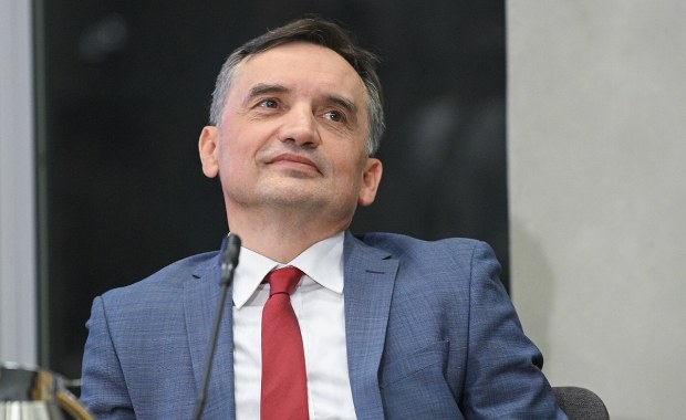 Zwolnienie lekarskie po węgiersku? Co z pensją Ziobry, jeśliby takie dostarczył?