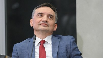 Zwolnienie lekarskie po węgiersku? Co z pensją Ziobry, jeśliby takie dostarczył?