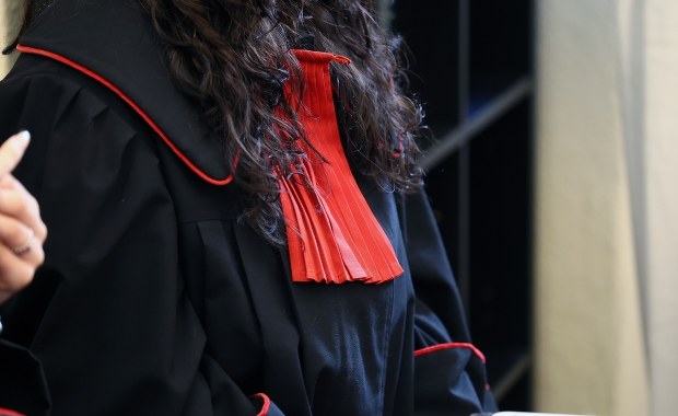 Zwolnienie z aresztu na telefon? Skandal w prokuraturze z politykiem PiS w tle