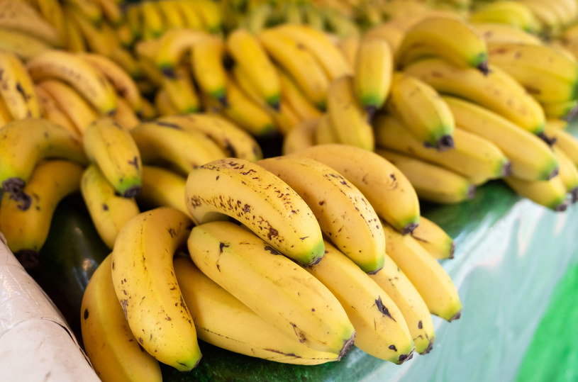 Zwróć uwagę na wygląd bananów w sklepie. Szczegóły mają znaczenie! /123RF/PICSEL