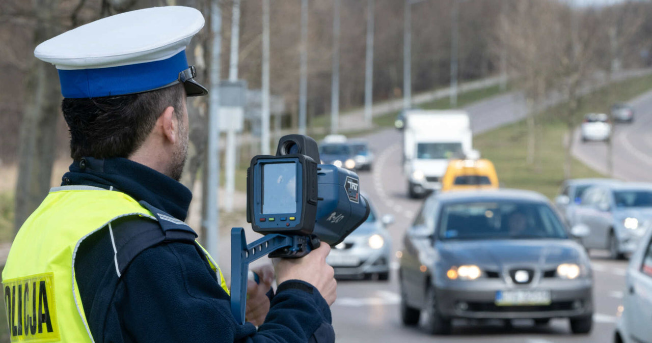 Zwrócił uwagę policjantowi i dostał mandat. /Tadeusz Koniarz /Reporter