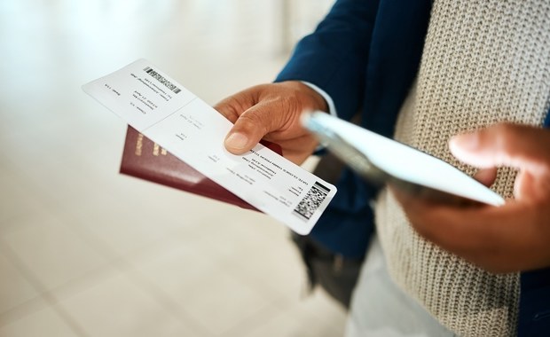 Zwrot kosztów biletu po odwołanym locie – jak odzyskać utracone środki?