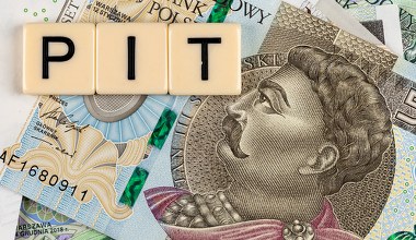 Zwrot podatku za PIT 2025. Kiedy pieniądze trafią na konto? Terminy i zasady