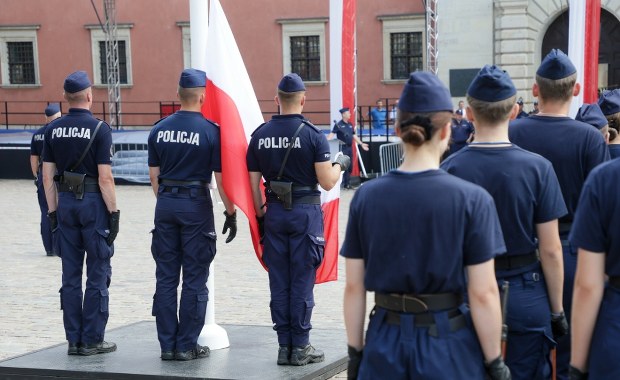 Zwrot w policji. Świadczenia pomogły, Warszawa wyjątkiem