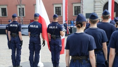 Zwrot w policji. Świadczenia pomogły, Warszawa wyjątkiem