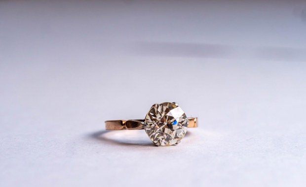 Zwrot w sprawie brylantów znalezionych wśród gruzu. Licytacja odwołana