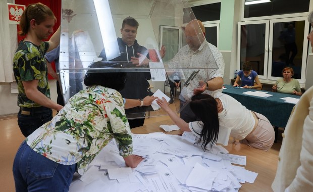Zwrot w wynikach wyborów. Są dane late poll Ipsos [RELACJA]