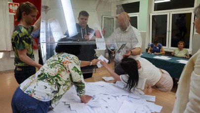 Zwrot w wynikach wyborów. Są dane late poll Ipsos [RELACJA]