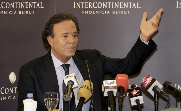 Zwrot ws. Julio Iglesiasa. Piosenkarz zabrał głos, w tle zarzuty o molestowanie seksualne