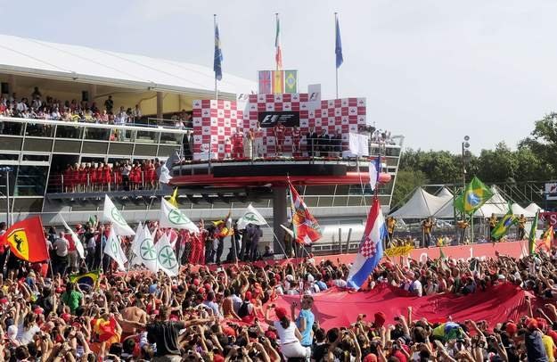 Zwycięstwo Ferrari na Monzy to święto dla Włochów /AFP