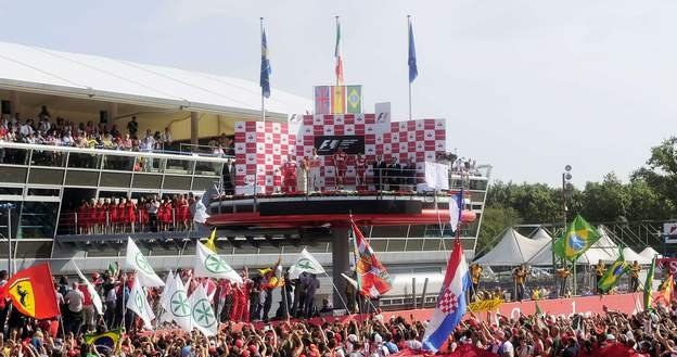 Zwycięstwo Ferrari na Monzy to święto dla Włochów /AFP