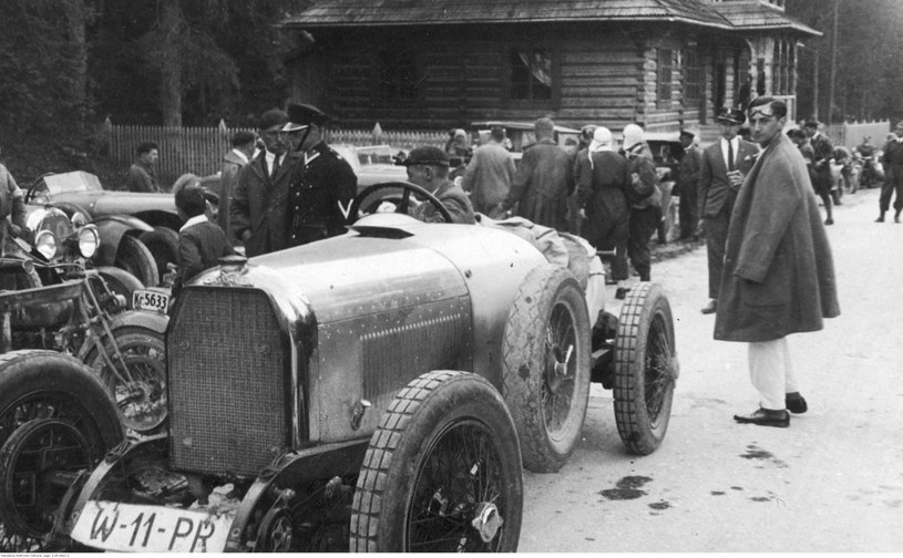 Zwycięzca pierwszych zawodów Henryk Liefeldt w wyścigowym Austro-Daimlerze /Wikimedia Commons /domena publiczna