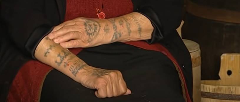Zwyczaj tatuowania przedramion i dłoni pojawił się w Chorwacji tysiące lat temu /Volim Hrvatsku\HRT3 /YouTube